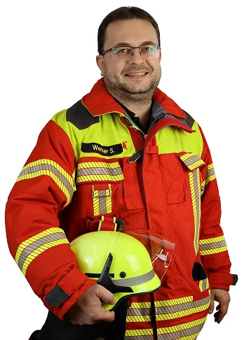 Simon_Werner_Einsatzkleidung_komp.png