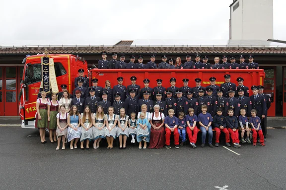 Gruppenfoto Patenverein Roding.jpg